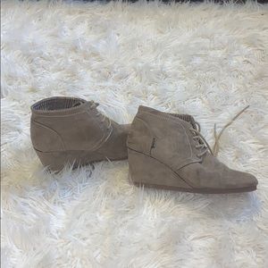 Dark beige Lace-up heeled booties